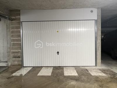 Parking / Garage - 167 m²