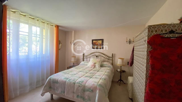 Maison - 230 m² - 8 pièces