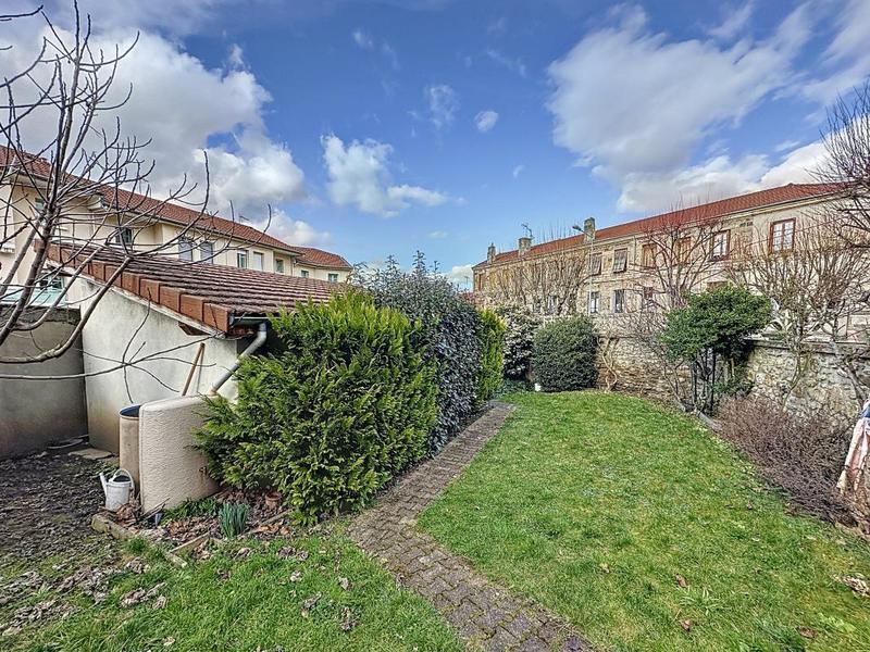 Maison - 225 m² - 5 pièces