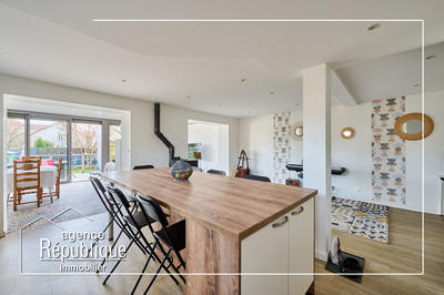 Maison - 222 m² - 9 pièces