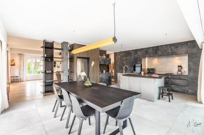 Maison - 311 m² - 8 pièces