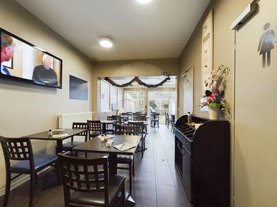 Hôtellerie / Restauration - 76 m² - 5 pièces