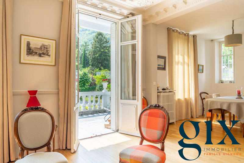 Maison - 266 m² - 8 pièces