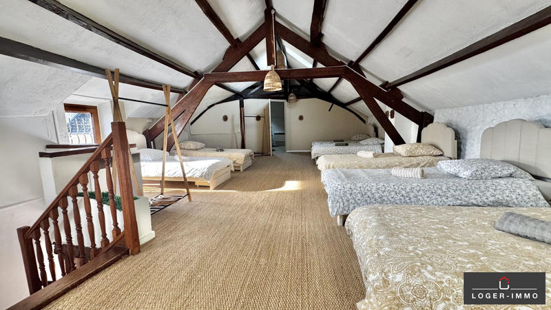 Maison - 302 m² - 9 pièces