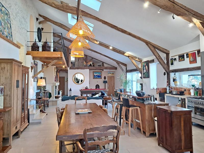 Maison - 425 m² - 10 pièces