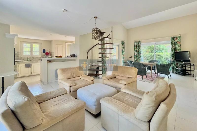 Maison - 105 m² - 5 pièces