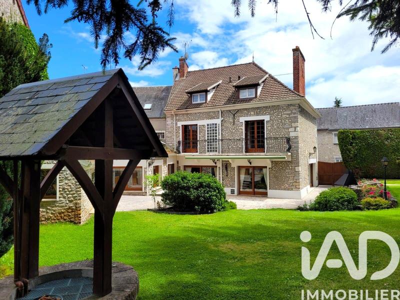 Maison - 240 m² - 9 pièces