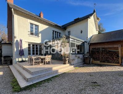 Maison - 202 m² - 9 pièces