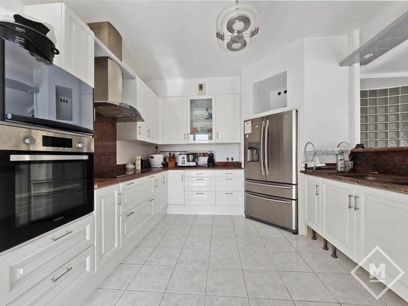 Maison - 478 m² - 8 pièces