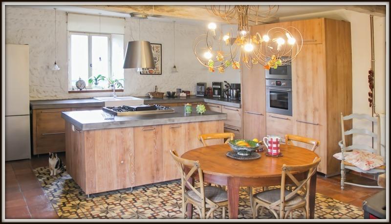 Maison - 250 m² - 8 pièces