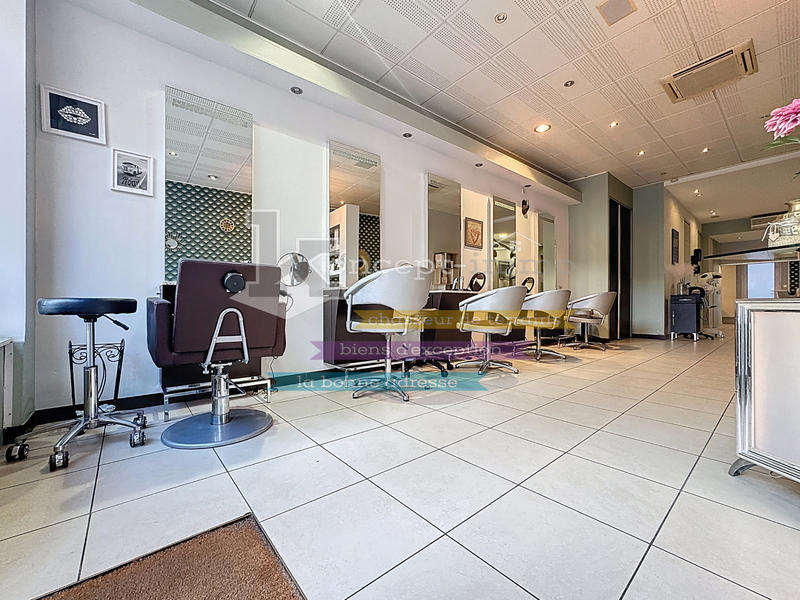 Immeuble - 117 m² - 6 pièces