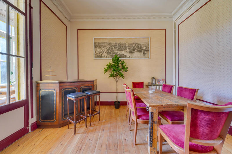 Maison - 200 m² - 8 pièces