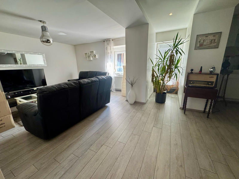 Maison - 220 m² - 8 pièces