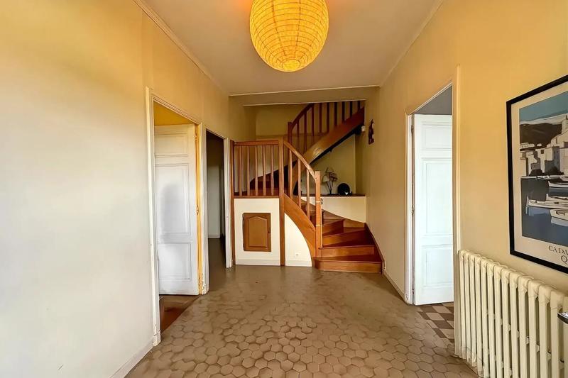 Demeure - 234 m² - 7 pièces