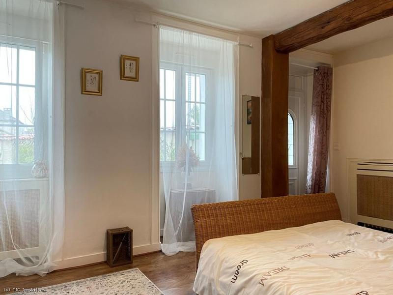 Maison - 302 m² - 9 pièces