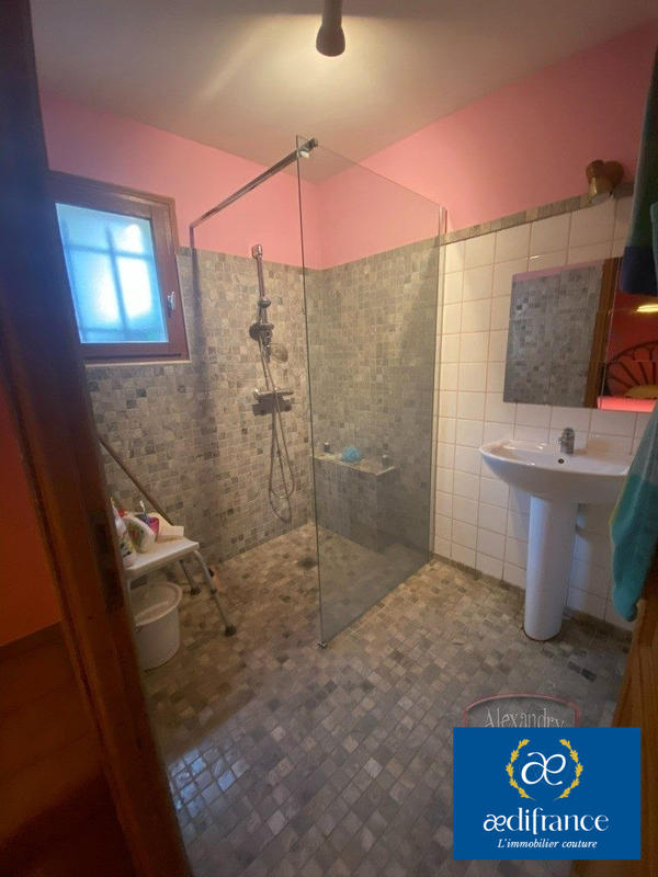 Maison traditionnelle - 231 m² - 9 pièces