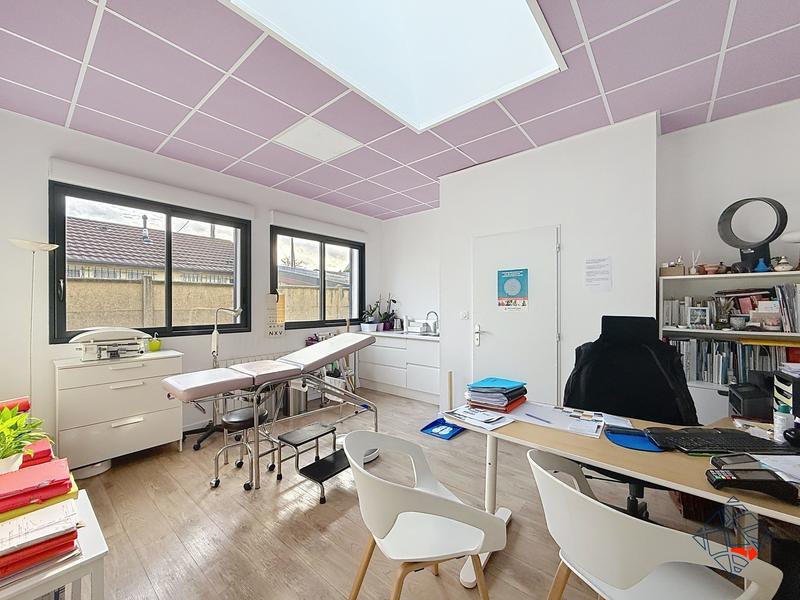 Local d'activités - 150 m² - 6 pièces