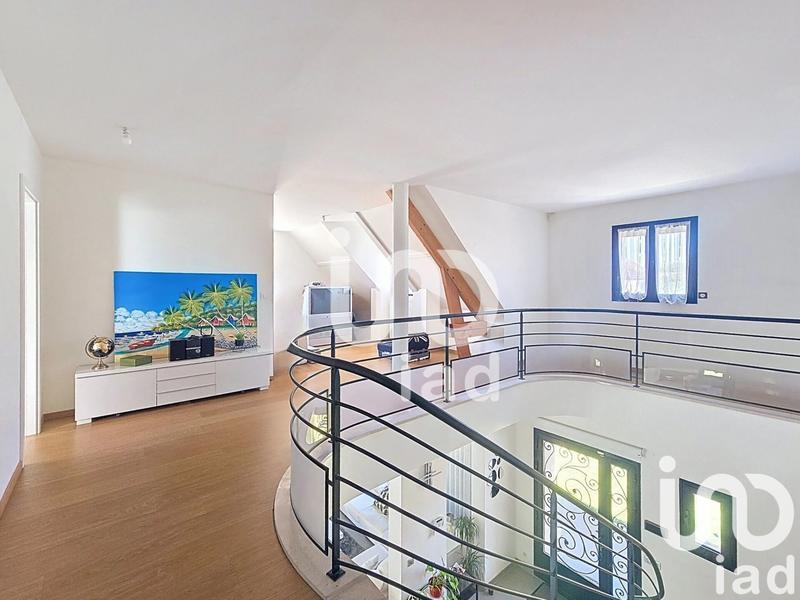 Maison - 252 m² - 8 pièces