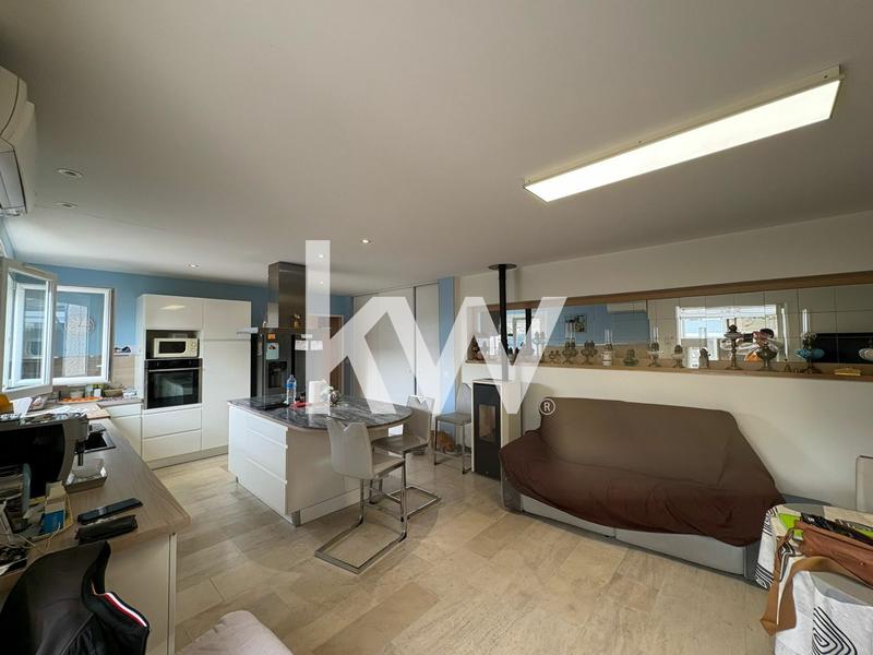 Maison - 650 m² - 4 pièces