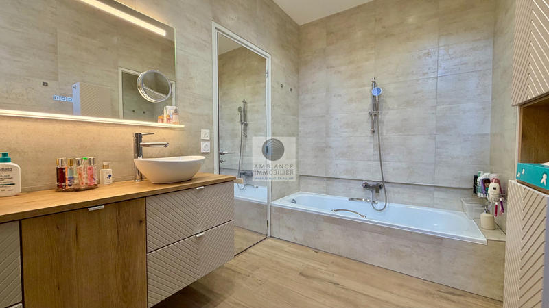 Maison - 169 m² - 8 pièces