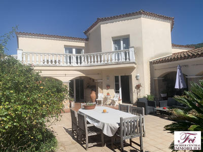 Maison - 212 m² - 6 pièces