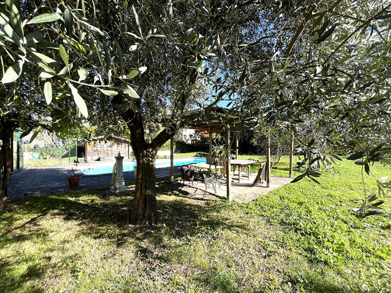 Maison - 383 m² - 11 pièces