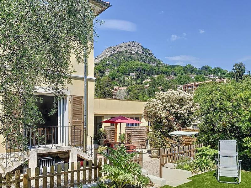 Maison - 165 m² - 8 pièces