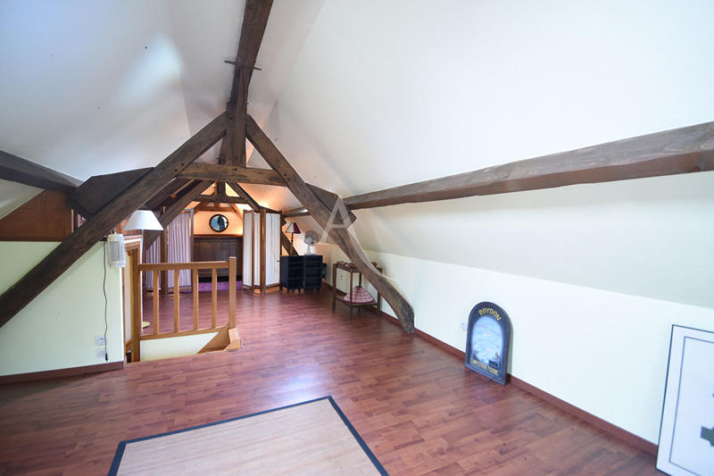 Maison - 200 m² - 8 pièces