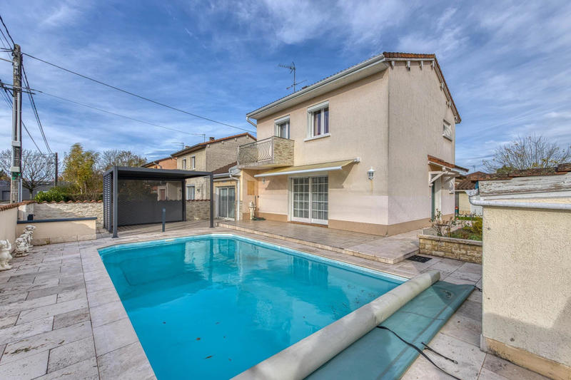 Maison - 121 m² - 7 pièces