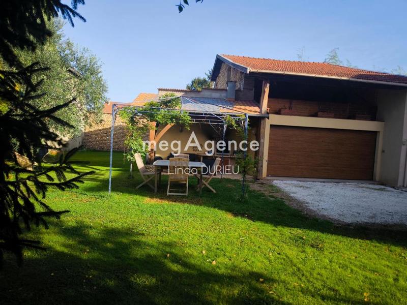 Propriété - 185 m² - 6 pièces