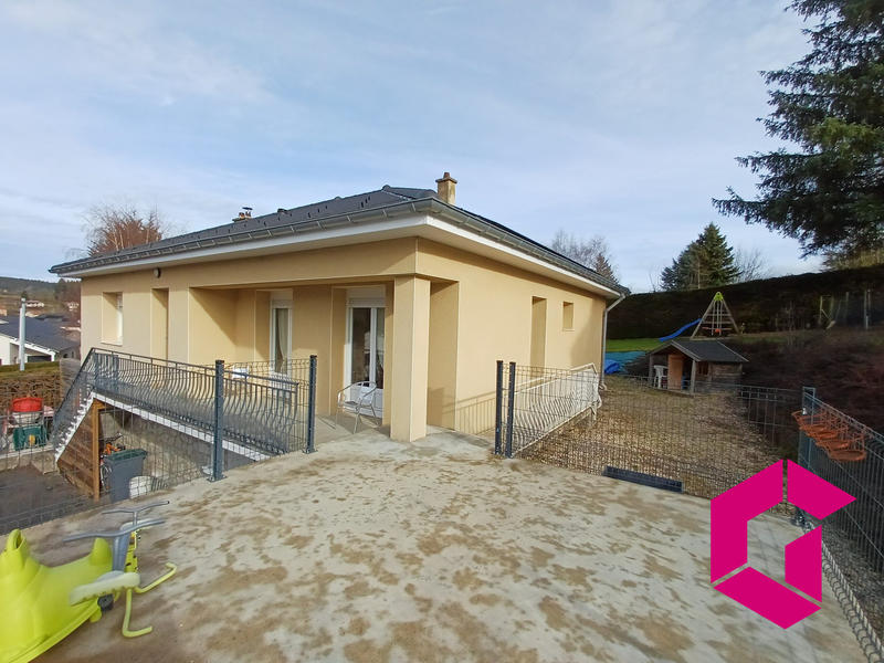 Maison traditionnelle - 90 m² - 5 pièces