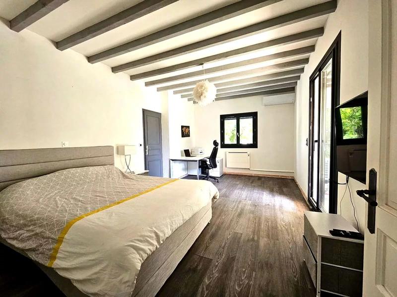 Maison - 230 m² - 8 pièces