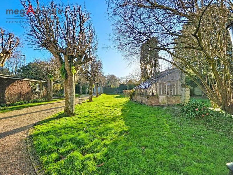 Maison - 200 m² - 10 pièces