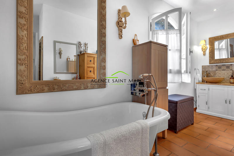 Propriété - 296 m² - 8 pièces