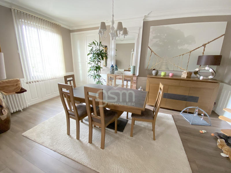 Maison - 212 m² - 8 pièces