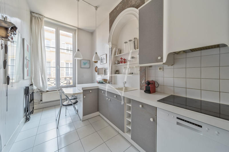 Appartement - 216 m² - 8 pièces