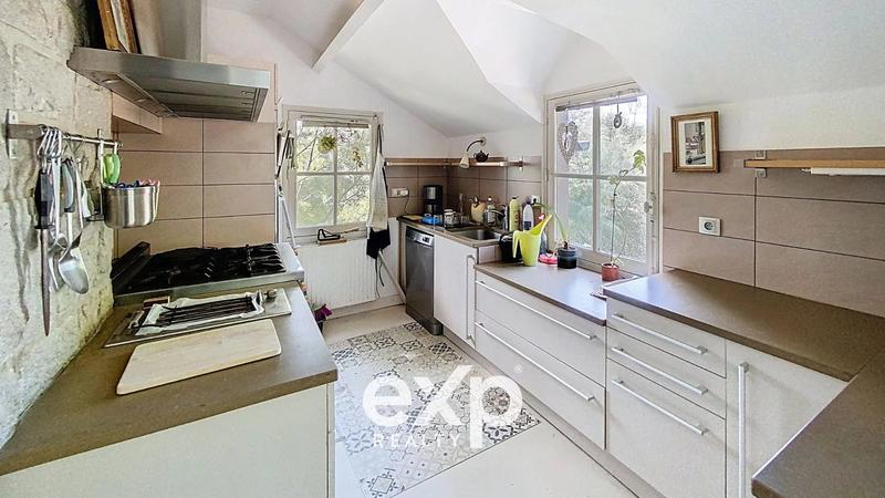 Maison - 242 m² - 7 pièces