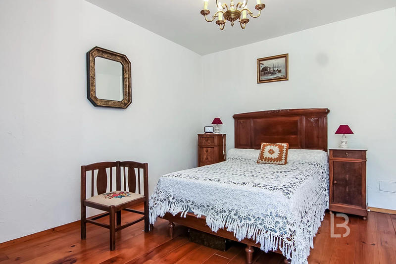 Maison - 238 m² - 9 pièces