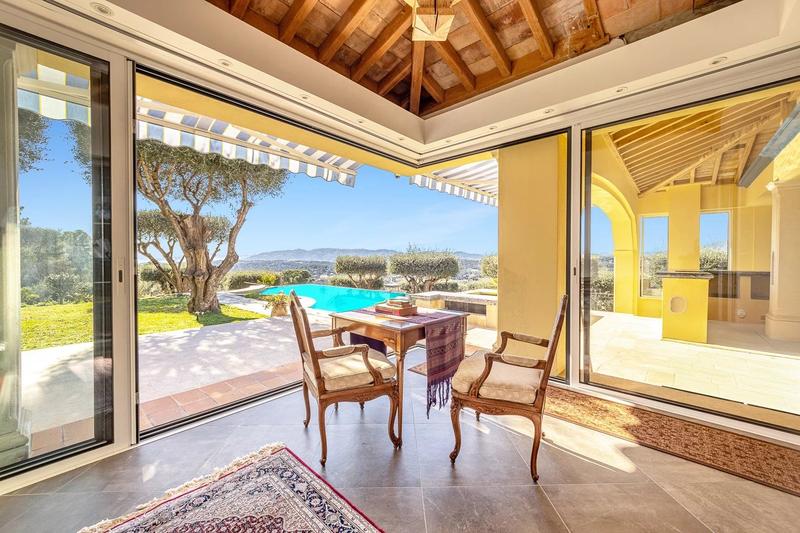 Maison - 390 m² - 12 pièces