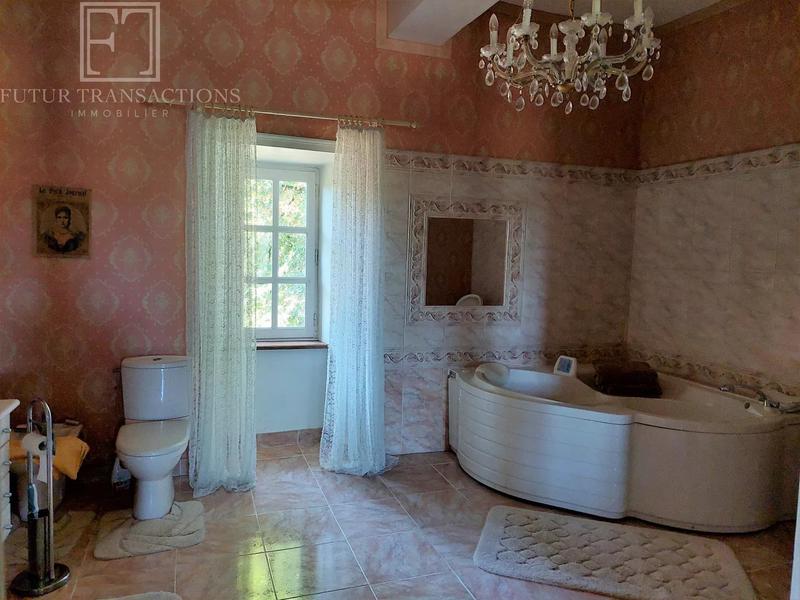 Propriété - 288 m² - 9 pièces