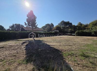 Terrain constructible - 619 m²