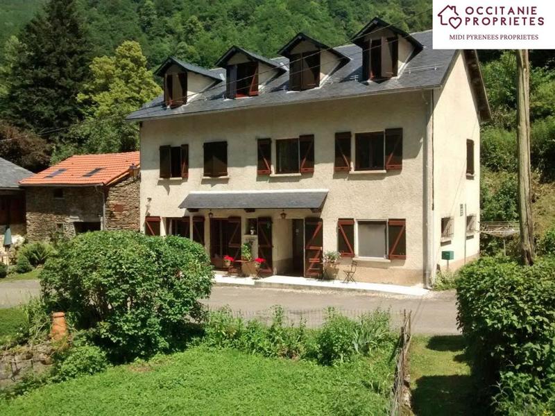 Propriété - 280 m² - 11 pièces