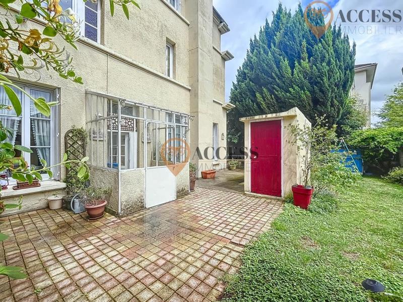 Maison - 209 m² - 8 pièces