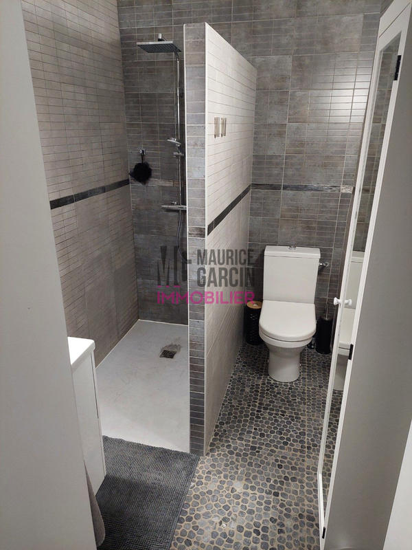 Maison - 280 m² - 10 pièces