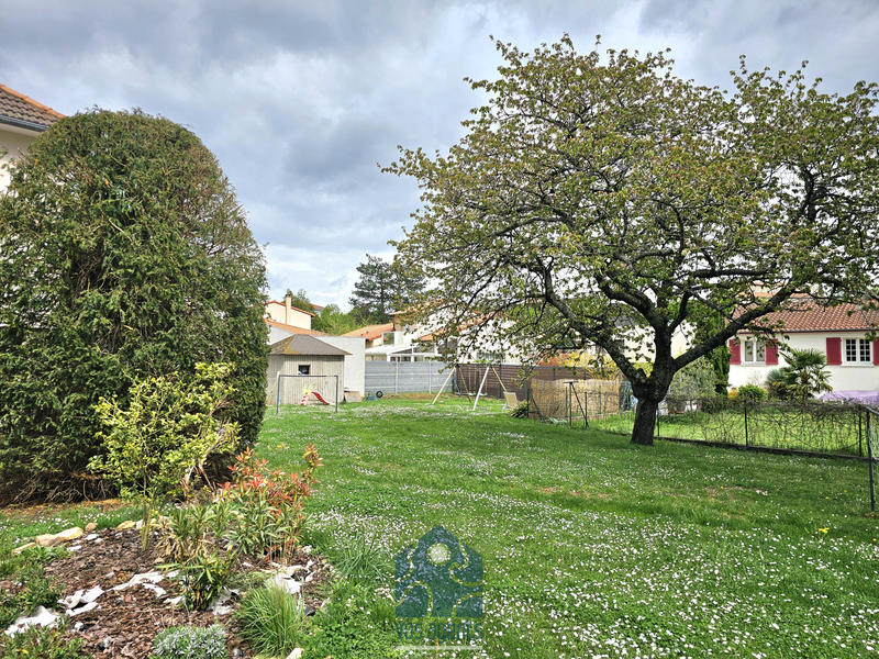 Maison - 225 m² - 9 pièces