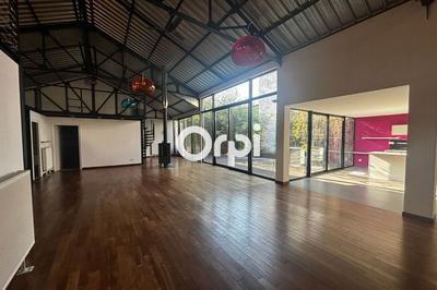 Loft - 270 m² - 5 pièces