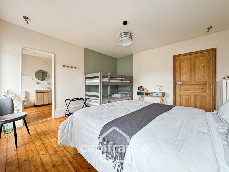 Maison - 299 m² - 11 pièces