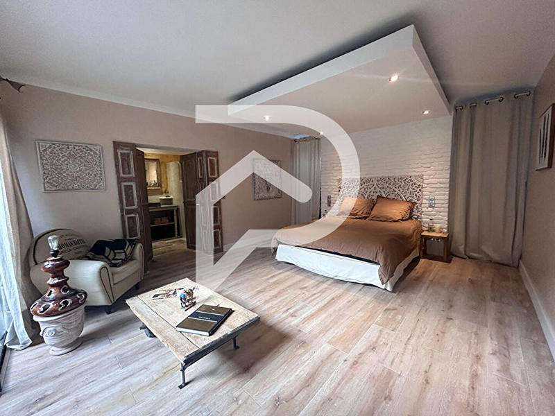 Maison - 300 m² - 6 pièces