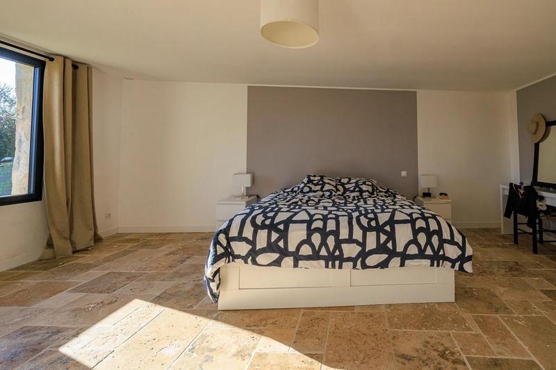 Maison - 302 m² - 8 pièces