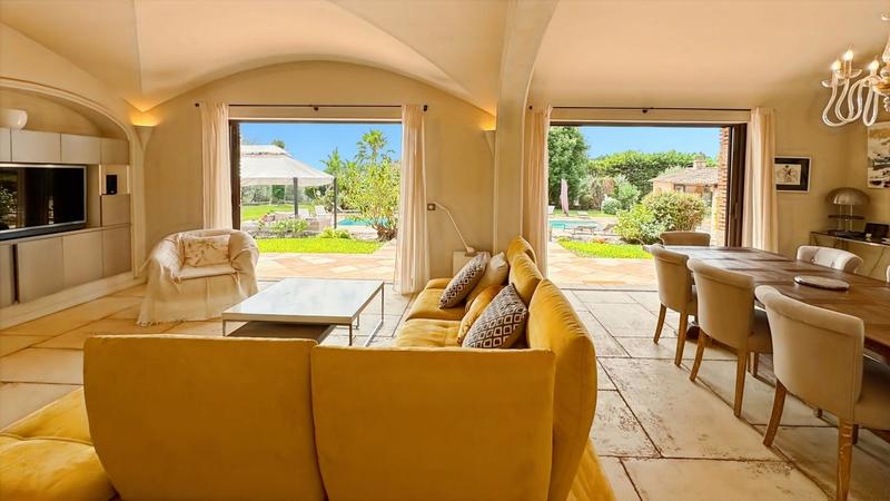 Maison - 278 m² - 7 pièces